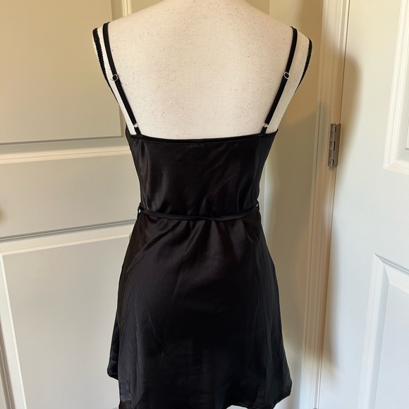 Black silk tie waist dress - Picture 3 of 5